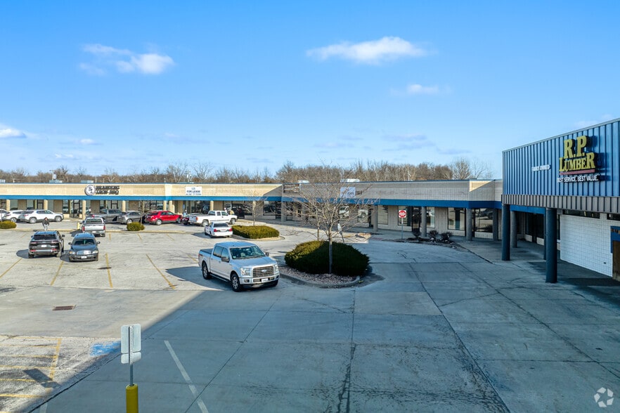 2007-2061 N Commercial St, Harrisonville, MO à louer - Photo du bâtiment - Image 3 de 18