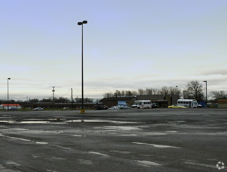 Fairless Dr, Lorain, OH à vendre - Photo du bâtiment - Image 3 de 8