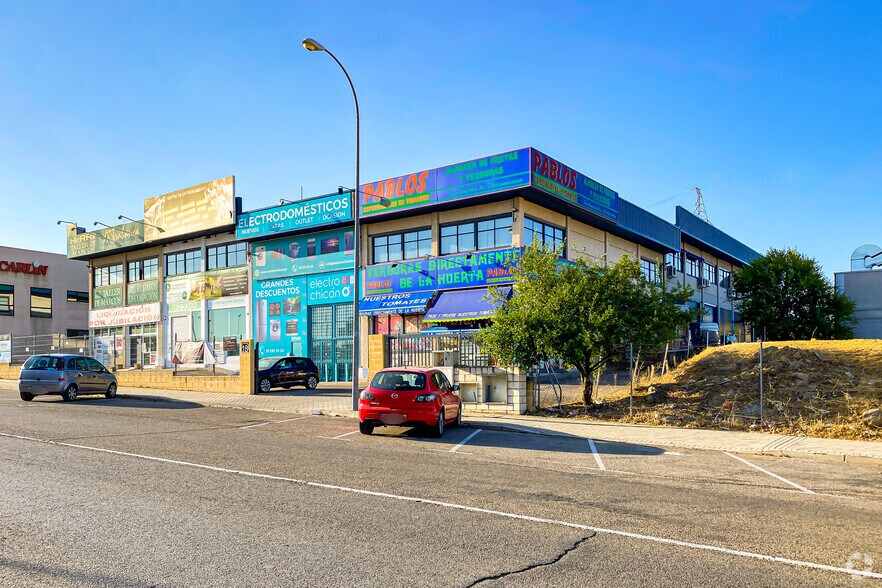 Calle Quitapesares, 20 local 42 B, Villaviciosa de Odón, Madrid à vendre - Photo du bâtiment - Image 3 de 5