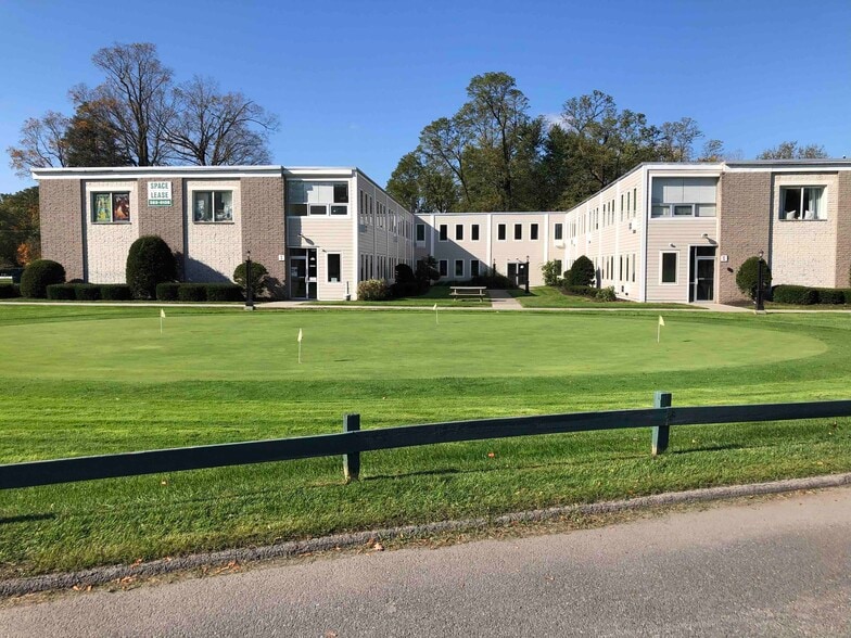 1 Barney Rd, Clifton Park, NY à vendre - Photo du bâtiment - Image 2 de 5