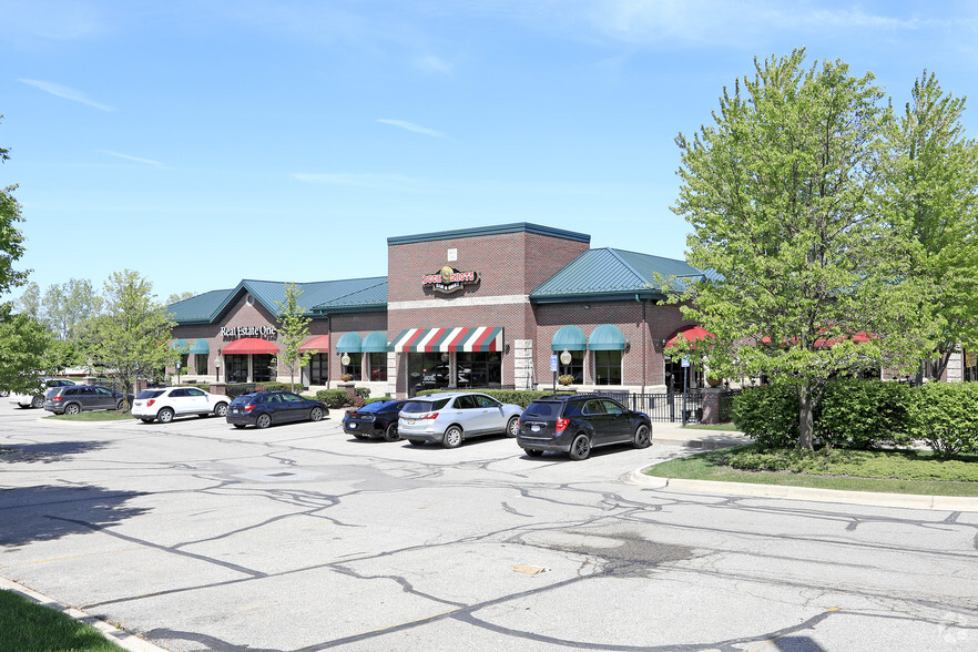 7010-7080 Gateway Park Dr, Clarkston, MI for lease - Primary Photo - Image 1 of 4