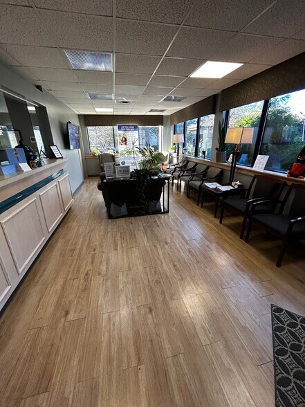 8100 Ravines Edge Ct, Columbus, OH à vendre - Photo du bâtiment - Image 2 de 30