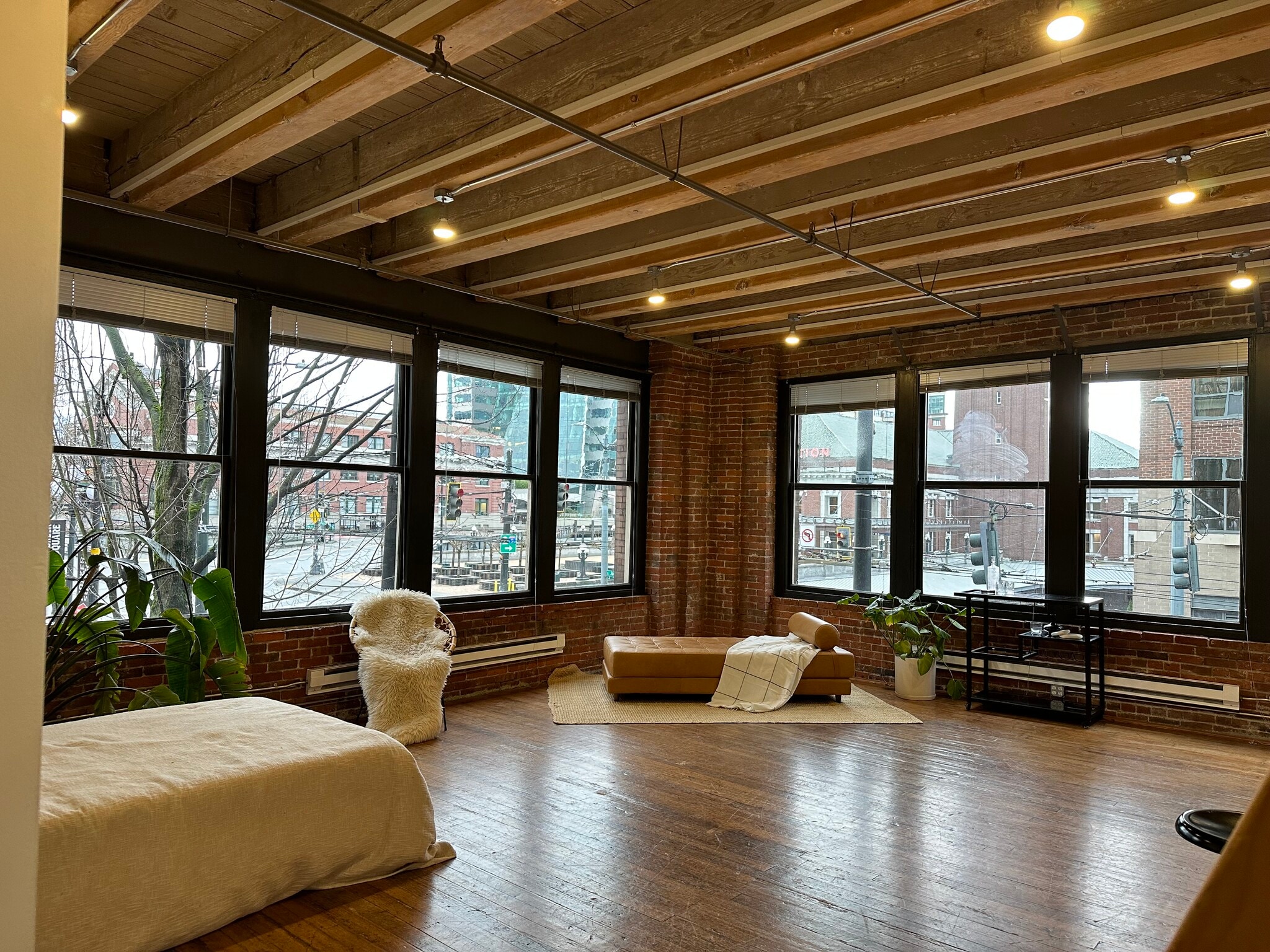 321 3rd Ave S, Seattle, WA à louer Photo intérieure- Image 1 de 6