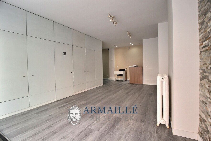 Immeuble residentiel dans Paris à vendre - Photo du bâtiment - Image 3 de 9