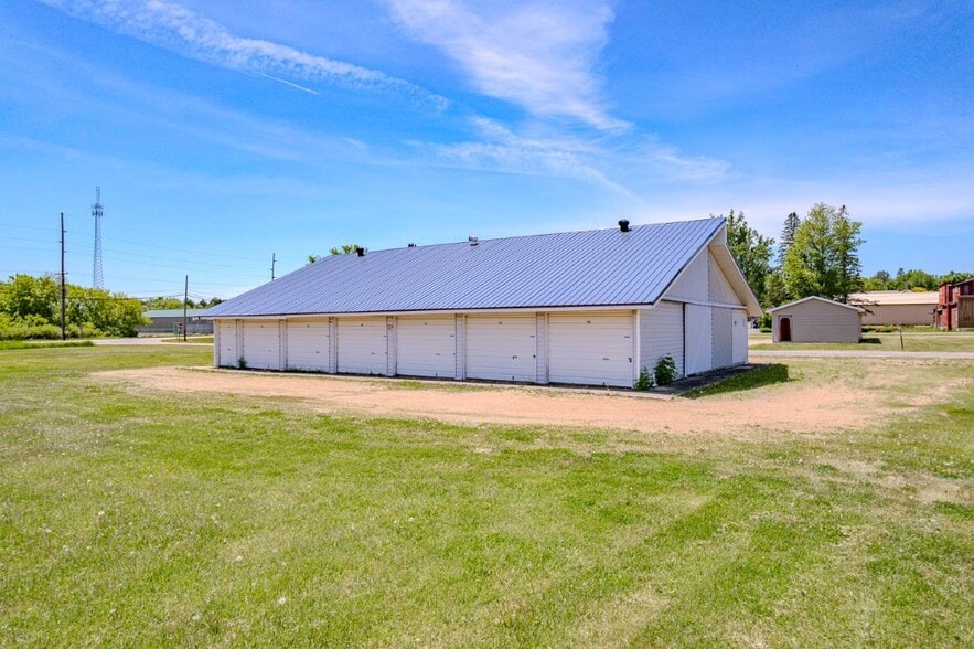 350 Mill St, Birnamwood, WI à vendre - Photo du bâtiment - Image 2 de 13