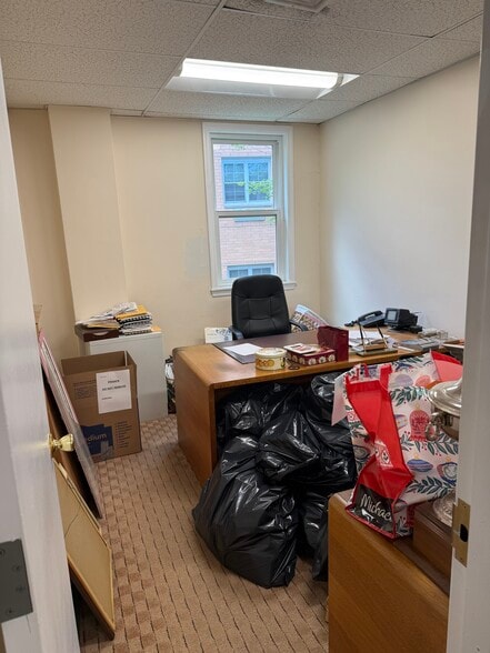 33-43 Great Neck Rd, Great Neck, NY for lease - Interior Photo - Image 2 of 5
