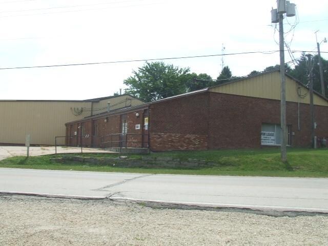 301 Old Dubuque Rd, Anamosa, IA for lease - Building Photo - Image 2 of 5