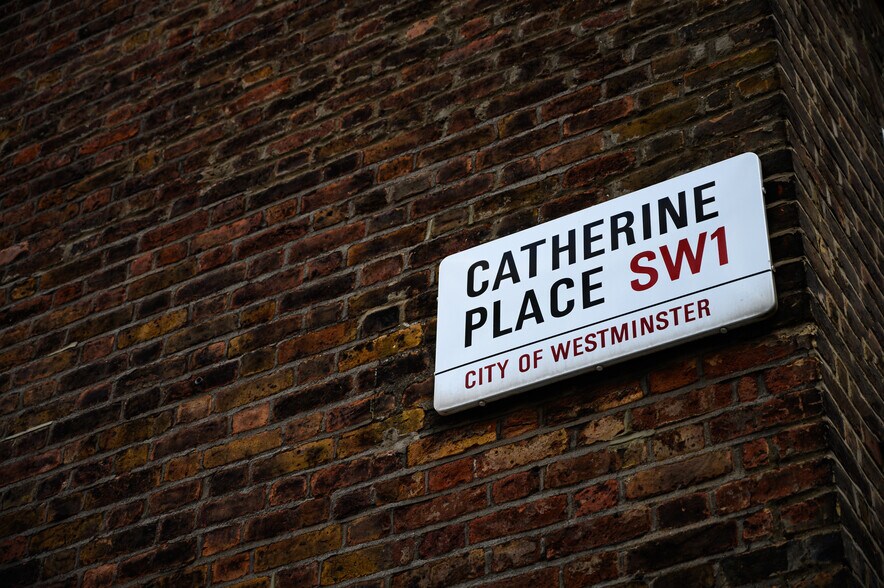 2 Catherine Pl, Londres à louer - Photo du bâtiment - Image 2 de 23