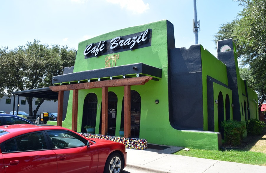 2071 N Central Expy, Richardson, TX à vendre - Photo du bâtiment - Image 2 de 7