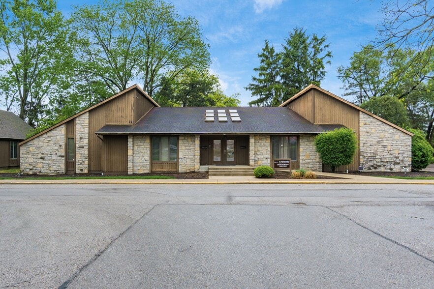 2511-2513 Oakstone Dr, Columbus, OH for sale - Building Photo - Image 2 of 30