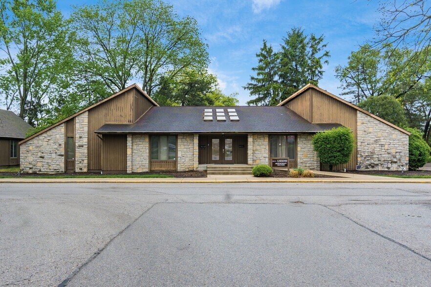 2511-2513 Oakstone Dr, Columbus, OH à vendre - Photo du bâtiment - Image 2 de 30