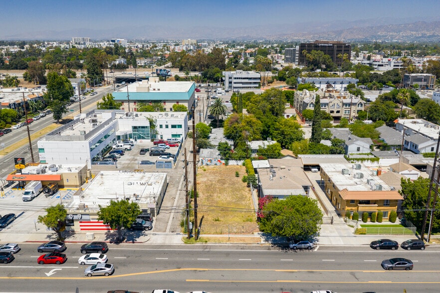 10945 Moorpark St, North Hollywood, CA for sale - Building Photo - Image 2 of 6