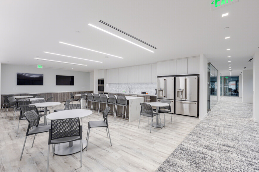 330 N Brand Blvd, Glendale, CA for lease - Interior Photo - Image 3 of 11