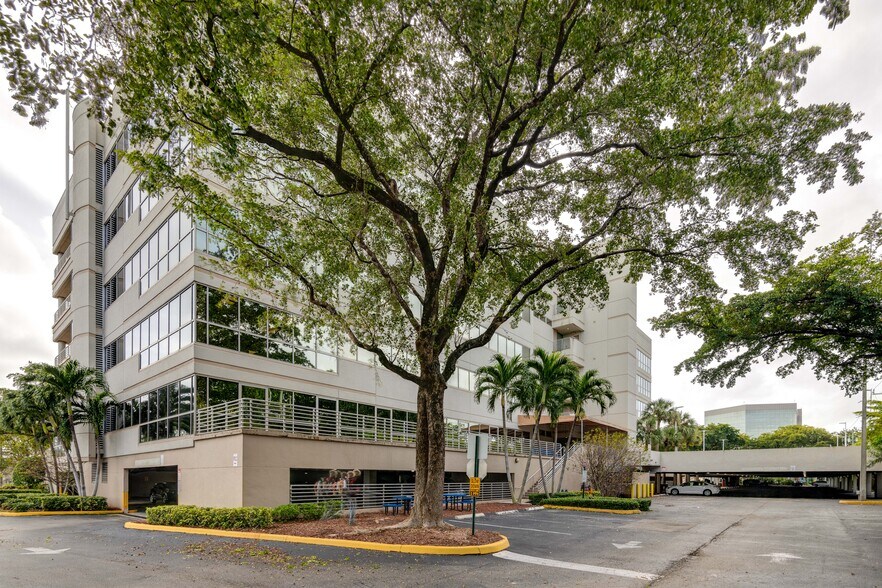 200 W Cypress Creek Rd, Fort Lauderdale, FL à vendre - Photo du bâtiment - Image 3 de 19