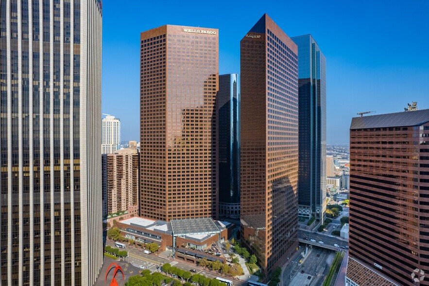 355 S Grand Ave, Los Angeles, CA à louer - Photo du bâtiment - Image 2 de 6