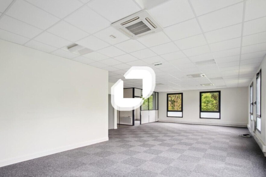 Office in Serris for lease - Building Photo - Image 3 of 7
