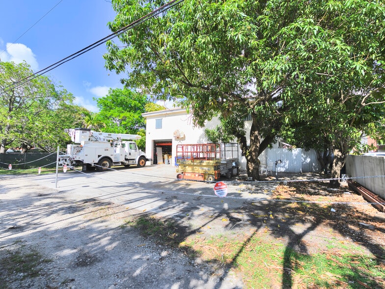 660 Miller Dr, Miami Springs, FL for sale - Building Photo - Image 2 of 32
