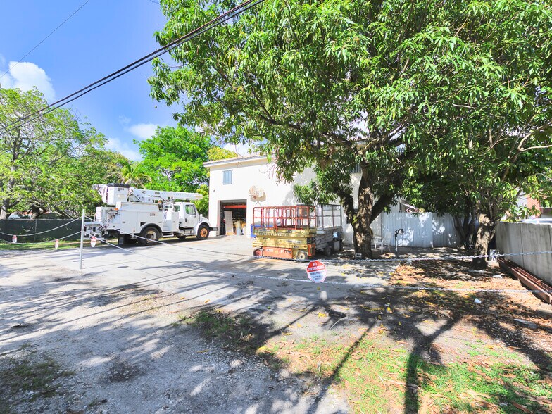 660 Miller Dr, Miami Springs, FL à vendre - Photo du bâtiment - Image 2 de 32