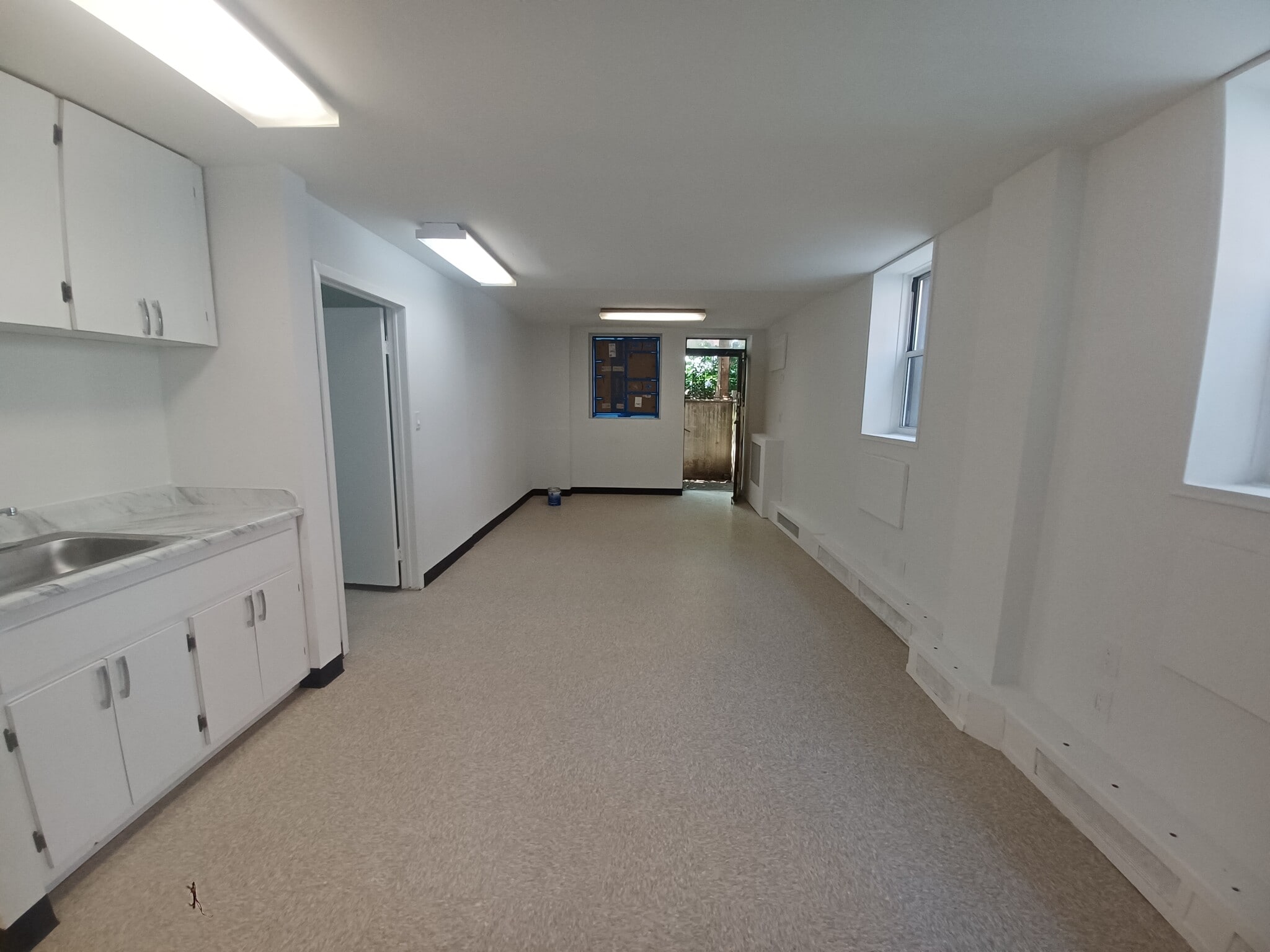 11146 76th Dr, Forest Hills, NY for lease Interior Photo- Image 1 of 7