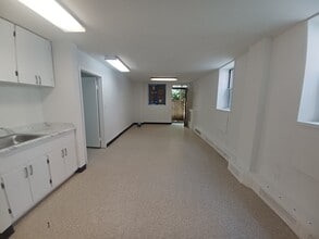 11146 76th Dr, Forest Hills, NY for lease Interior Photo- Image 1 of 7