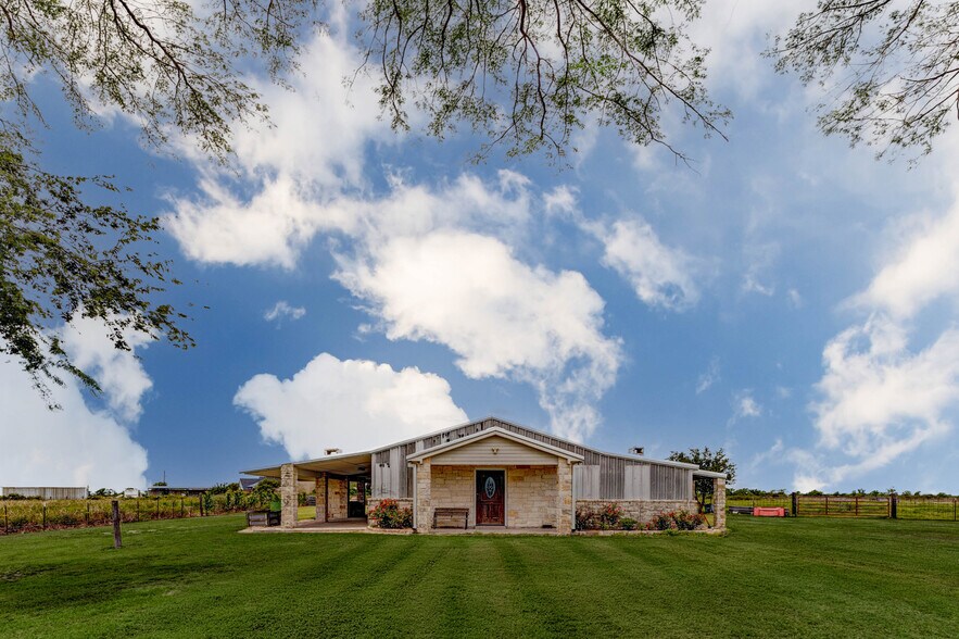26527 Hwy 90 Alt, Lissie, TX à vendre - Photo du bâtiment - Image 2 de 49