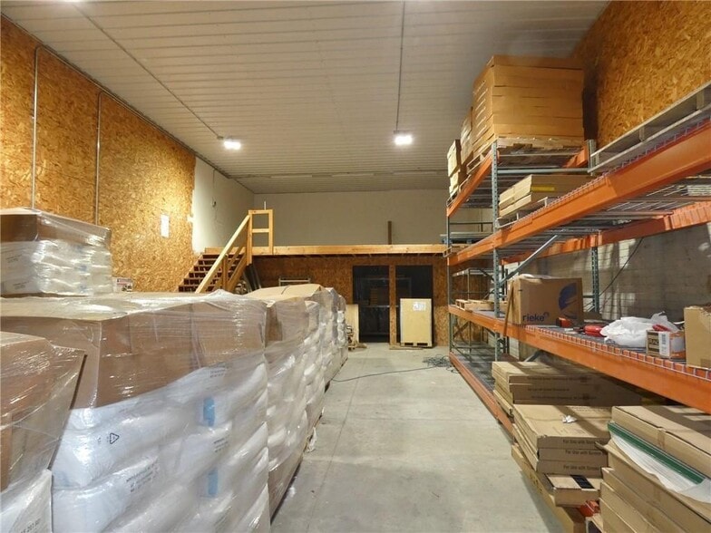 2280 Graceland Rd, Pella, IA for sale - Building Photo - Image 3 of 8