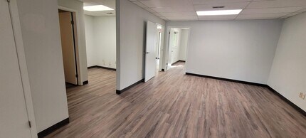 4889 Sinclair Rd, Columbus, OH for lease Interior Photo- Image 1 of 8