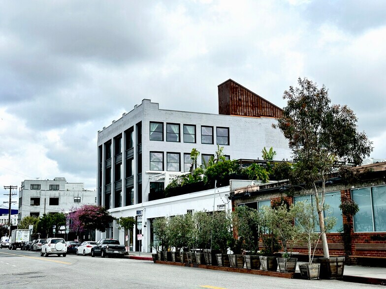 810 E 3rd St, Los Angeles, CA for lease - Building Photo - Image 2 of 8