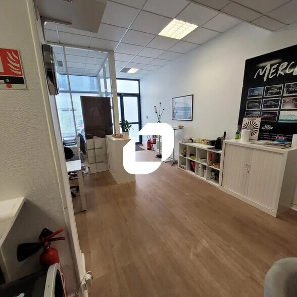 Retail in Boulogne-Billancourt for sale - Interior Photo - Image 2 of 7