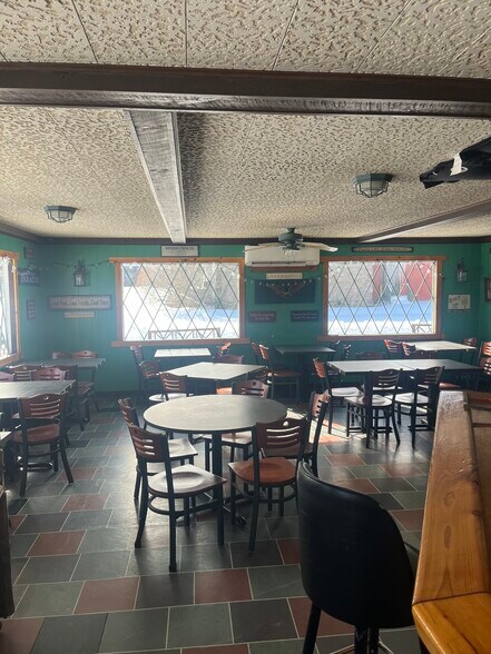 3721 Rt-9n, Diamond Point, NY à vendre - Photo intérieure - Image 2 de 16