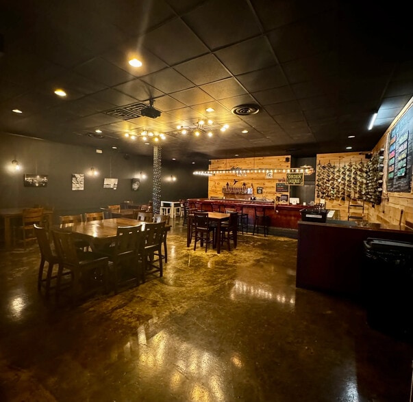 423-471 E Michigan Ave, Saline, MI for lease - Interior Photo - Image 2 of 9