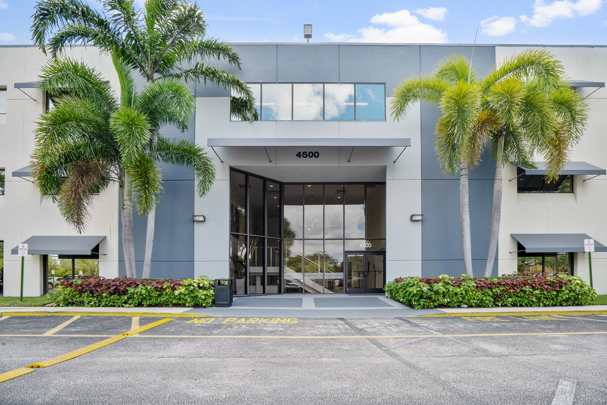 4500 N State Road 7, Lauderdale Lakes, FL à louer Photo du bâtiment- Image 1 de 31
