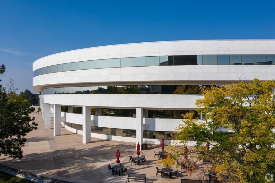 6200 S Syracuse Way, Greenwood Village, CO à louer - Photo du bâtiment - Image 2 de 18