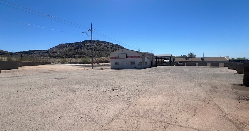 11039 N Cave Creek Rd, Phoenix, AZ à louer - Photo du bâtiment - Image 2 de 6