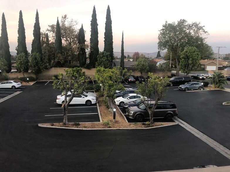 895 E Yorba Linda Blvd, Placentia, CA à louer - Photo du bâtiment - Image 2 de 20