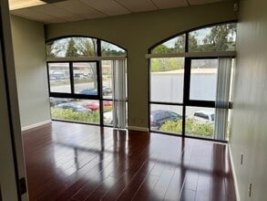 2277 Townsgate Rd, Westlake Village, CA à louer Photo intérieure- Image 2 de 3