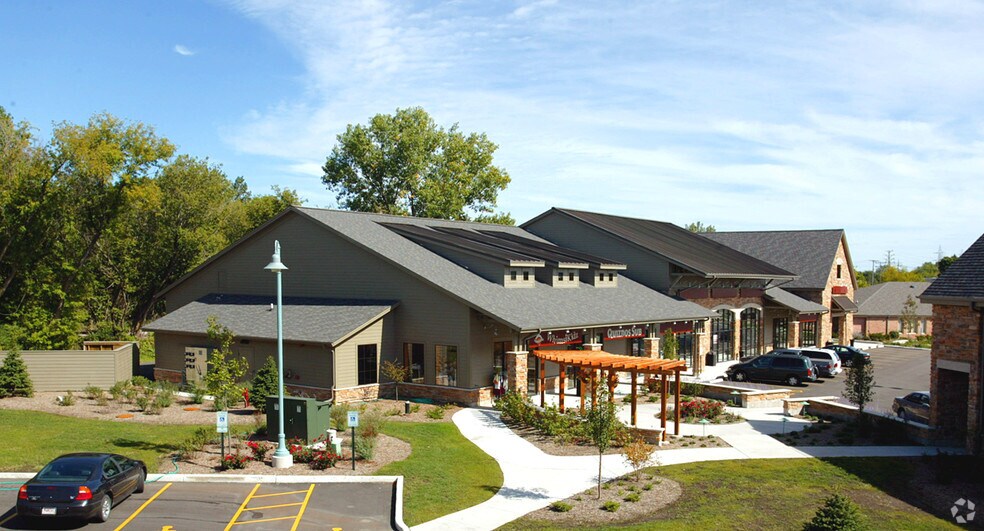 12900-12960 W Bluemound Rd, Elm Grove, WI à louer - Photo du bâtiment - Image 2 de 6