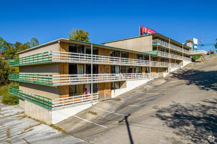 1900 W 76 Country Blvd, Branson, MO à vendre - Photo du bâtiment - Image 3 de 58