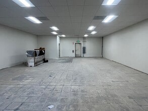 27538 Sierra Hwy, Santa Clarita, CA for lease Building Photo- Image 1 of 2