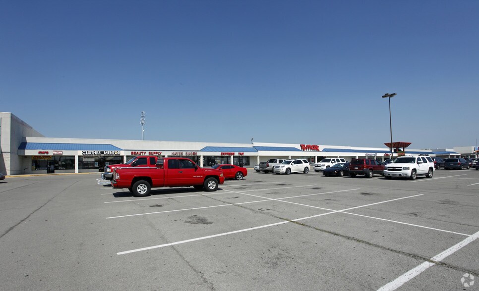 2712-2780 Wilma Rudolph Blvd, Clarksville, TN à louer - Photo du bâtiment - Image 3 de 3