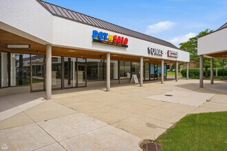 220-290 Hawthorn Rd, Vernon Hills, IL for lease Building Photo- Image 1 of 8
