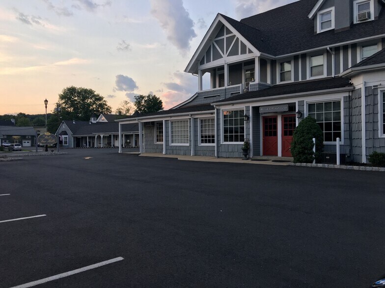 35 US Highway 202, Far Hills, NJ à louer - Photo du bâtiment - Image 2 de 15