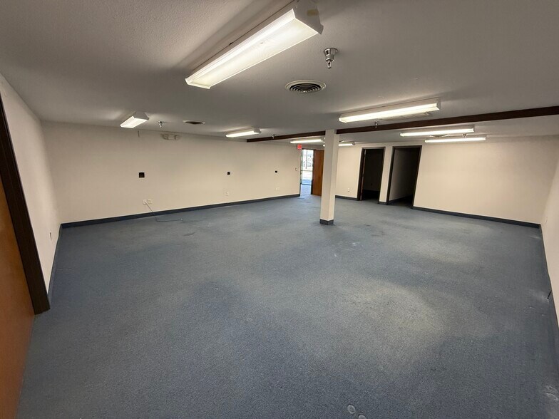 1811 Shady Oaks Dr, Denton, TX for lease - Building Photo - Image 3 of 4