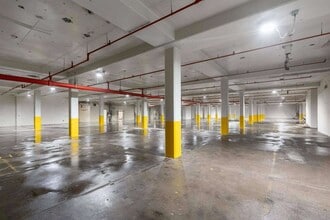 2200 S 24th St, Omaha, NE for lease Interior Photo- Image 2 of 6