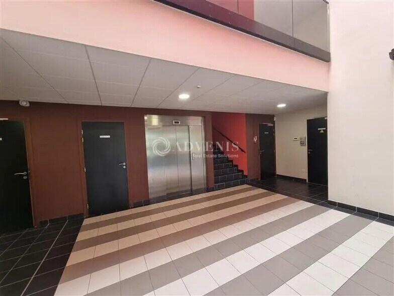 Office in Loos for lease - Lobby - Image 2 of 4