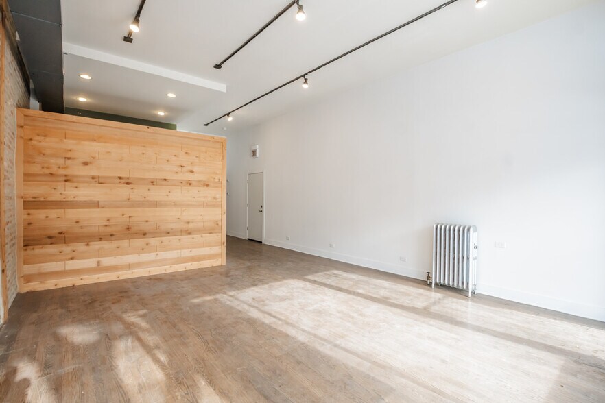 1928 W Montrose Ave, Chicago, IL à louer - Photo du bâtiment - Image 3 de 28