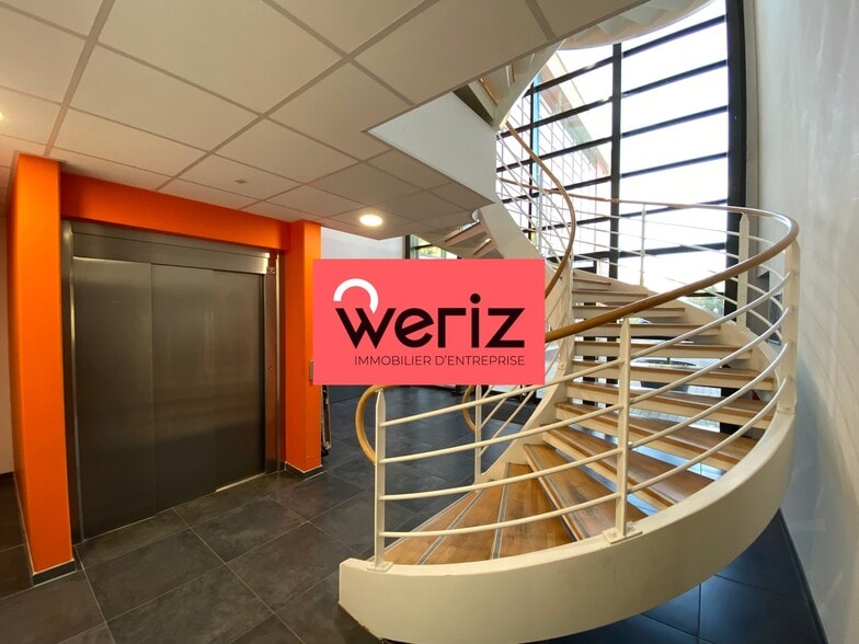 Office in Marseille for lease - Building Photo - Image 1 of 6