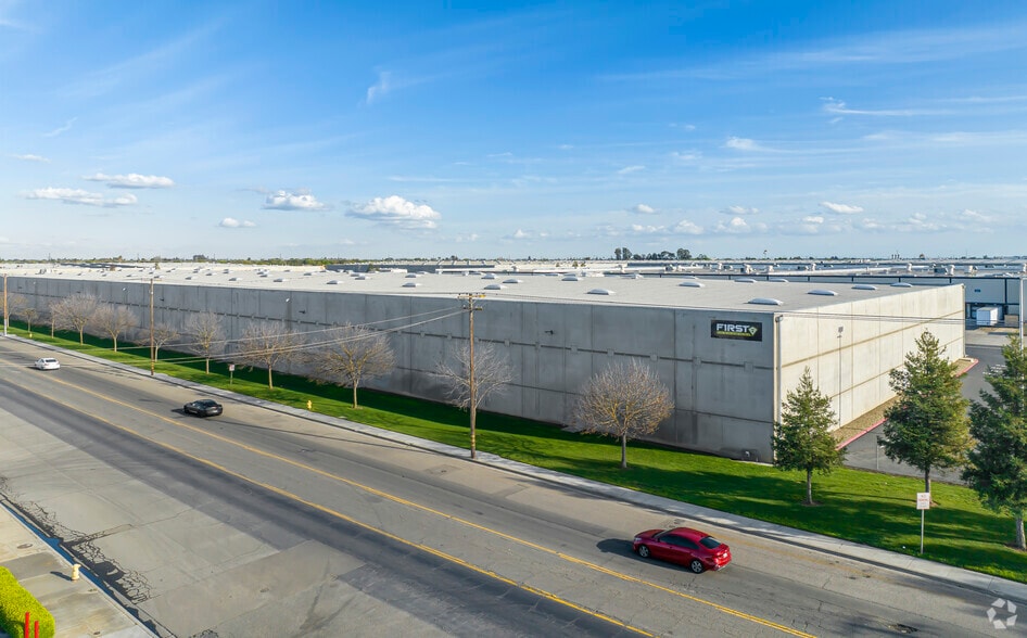 2401 Nickerson Dr, Modesto, CA for lease - Primary Photo - Image 1 of 20