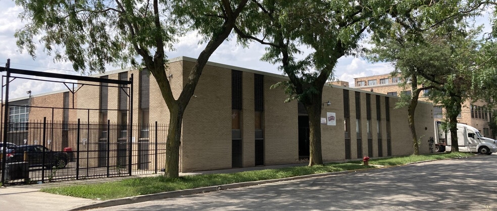 250 N Washtenaw Ave, Chicago, IL for sale - Building Photo - Image 1 of 5