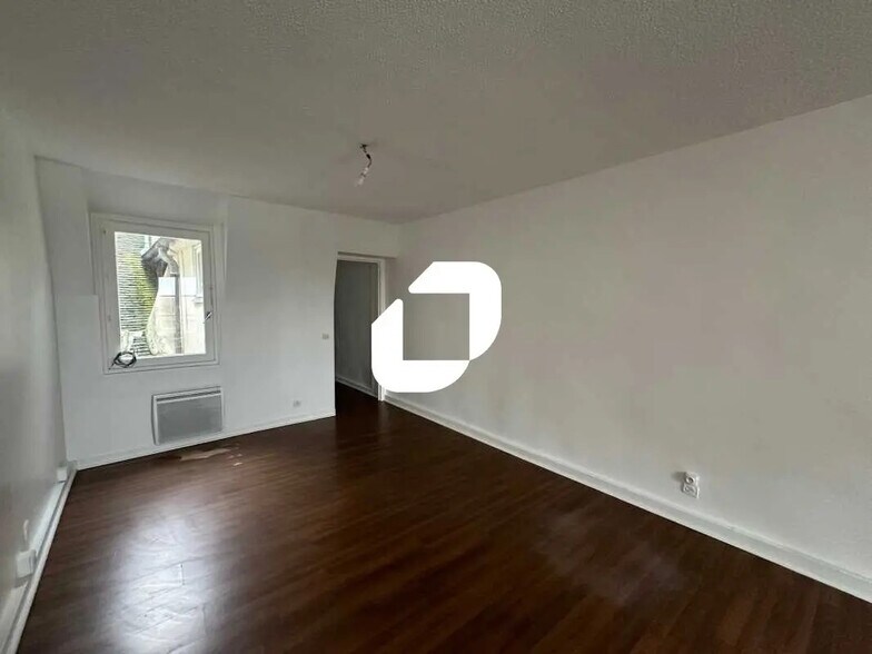 20-22 Place Charles De Gaulle, Saint-Germain-en-Laye for lease - Interior Photo - Image 3 of 9